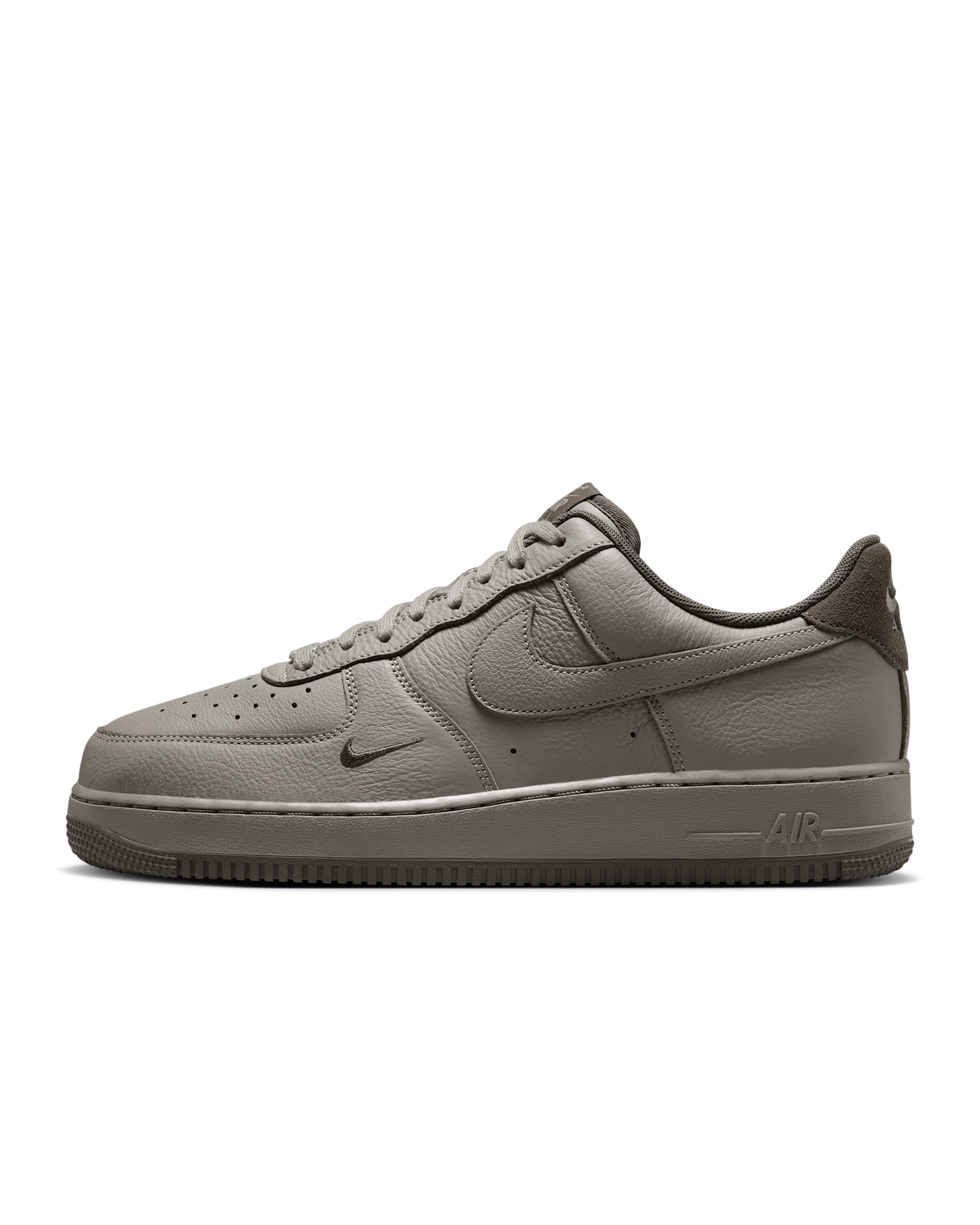 ナイキ エア フォース 1 ‘07 LV8 ライトアーミー Nike Air Force 1 '07 LV8 Men's Shoes. Nike ID